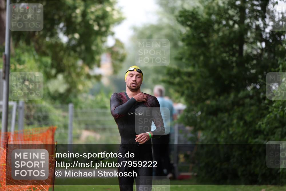 15.06.2025 - 7 Türme Triathlon Michael Strokosch http://msf.ph/oto/7959222 15.06.2025 12:07:40 Schwimmen 460, 618 meine-sportfotos.de