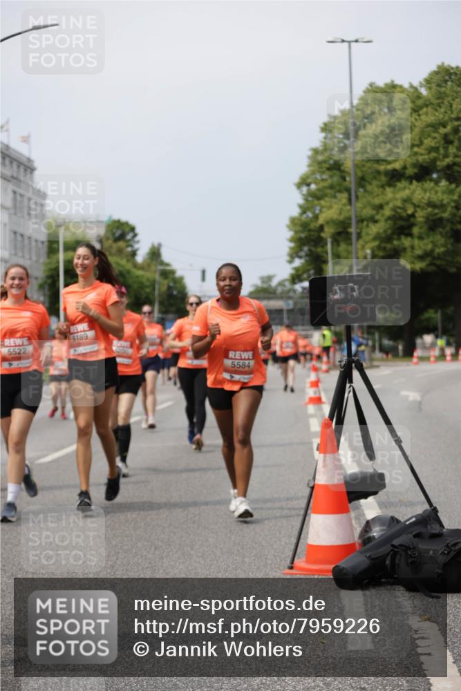 15.06.2025 - REWE Women's Run Jannik Wohlers http://msf.ph/oto/7959226 15.06.2025 09:44:47 Laufen 5522, 5189, 5584 meine-sportfotos.de