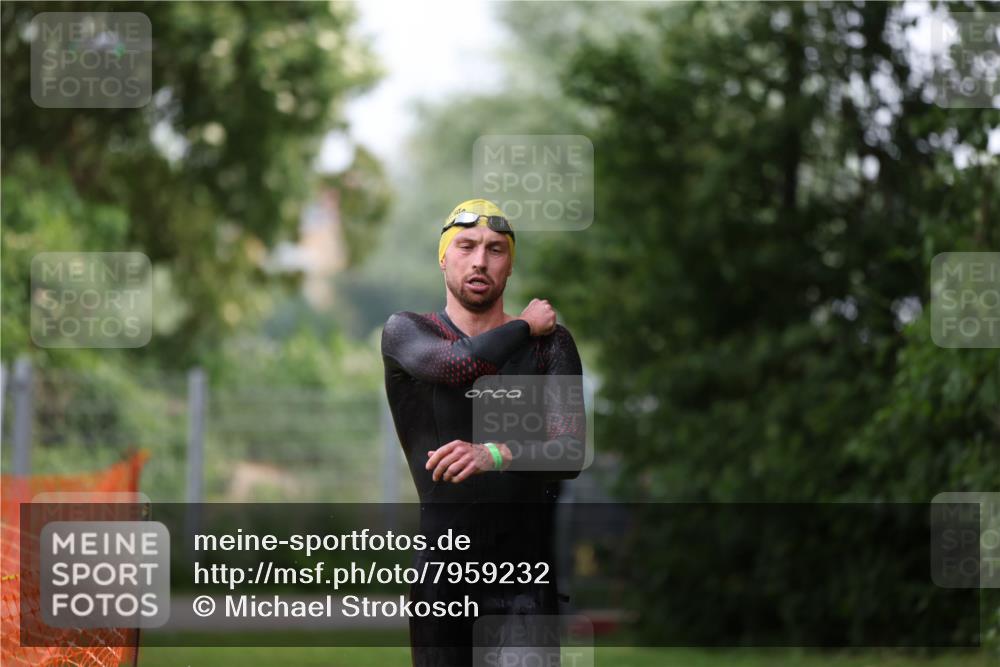 15.06.2025 - 7 Türme Triathlon Michael Strokosch http://msf.ph/oto/7959232 15.06.2025 12:07:41 Schwimmen 460, 618 meine-sportfotos.de