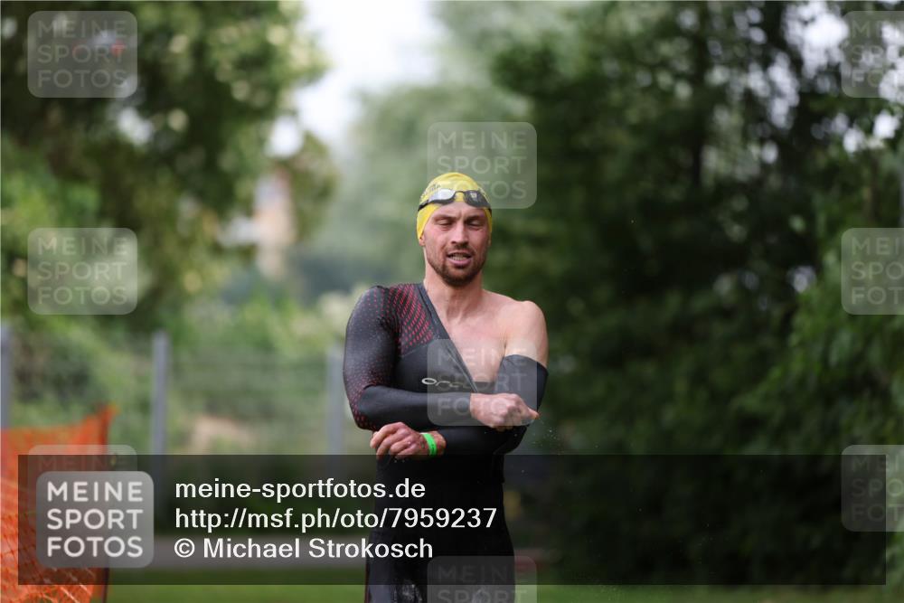 15.06.2025 - 7 Türme Triathlon Michael Strokosch http://msf.ph/oto/7959237 15.06.2025 12:07:41 Schwimmen 460, 618 meine-sportfotos.de
