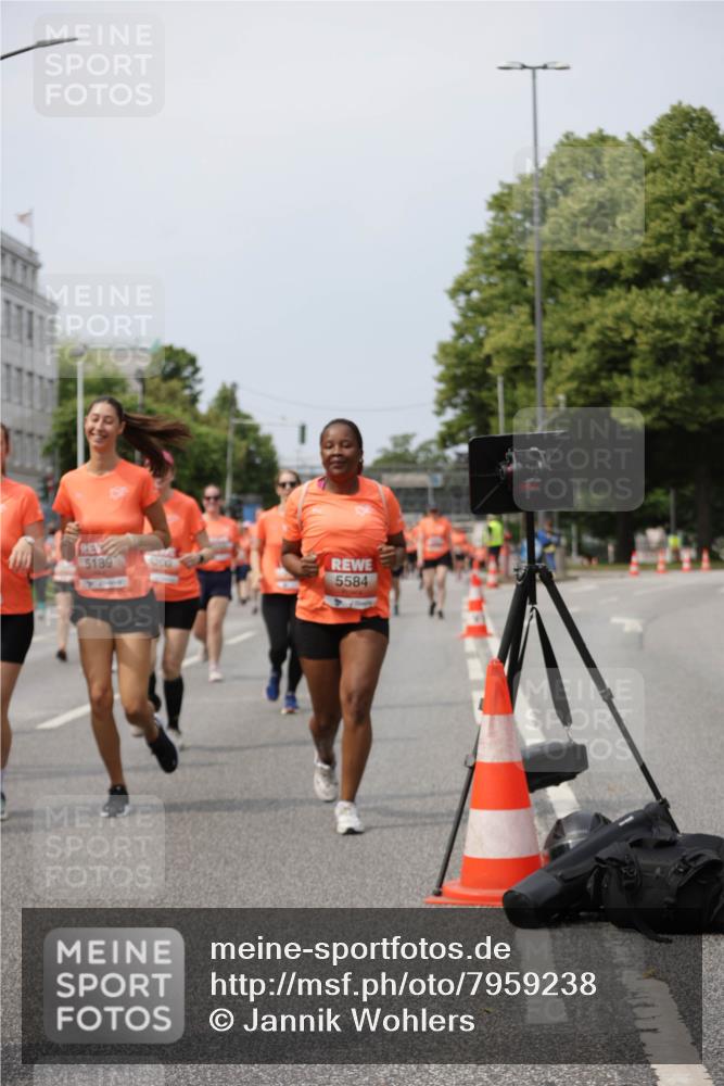 15.06.2025 - REWE Women's Run Jannik Wohlers http://msf.ph/oto/7959238 15.06.2025 09:44:47 Laufen 5189, 5584 meine-sportfotos.de