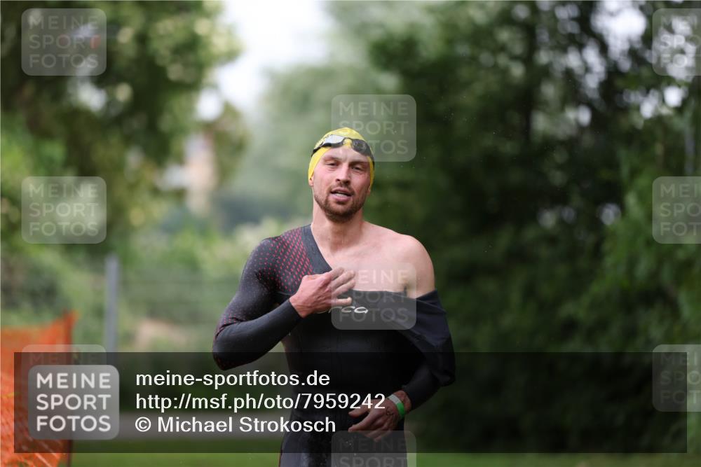 15.06.2025 - 7 Türme Triathlon Michael Strokosch http://msf.ph/oto/7959242 15.06.2025 12:07:41 Schwimmen 460, 618 meine-sportfotos.de