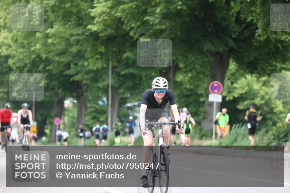 15.06.2025 - 7 Türme Triathlon Yannick Fuchs http://msf.ph/oto/7959247 15.06.2025 13:47:31 Radfahren 553, 785, 809 meine-sportfotos.de