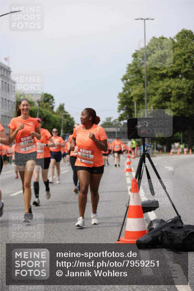 15.06.2025 - REWE Women's Run Jannik Wohlers http://msf.ph/oto/7959251 15.06.2025 09:44:47 Laufen 5189, 5584 meine-sportfotos.de