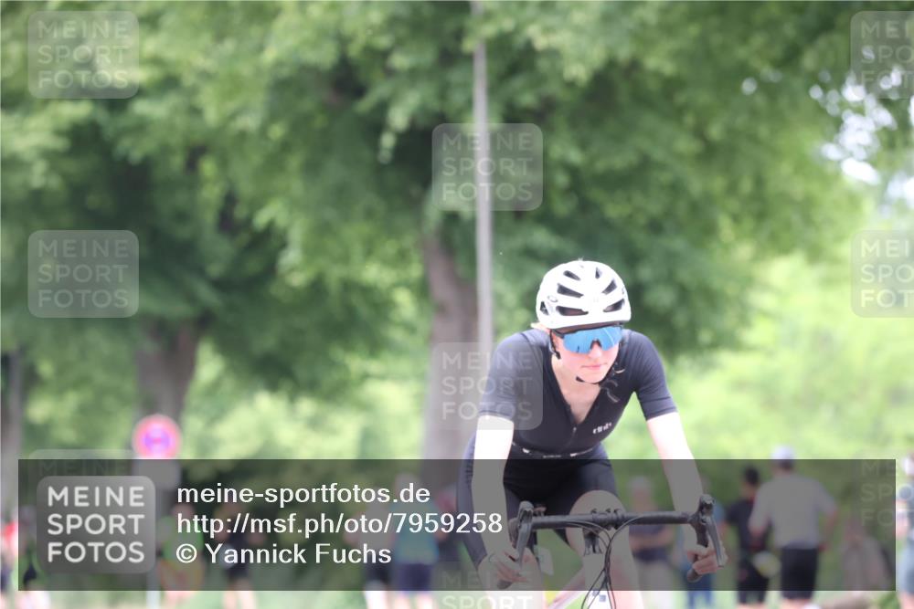 15.06.2025 - 7 Türme Triathlon Yannick Fuchs http://msf.ph/oto/7959258 15.06.2025 13:47:32 Radfahren 553, 809 meine-sportfotos.de