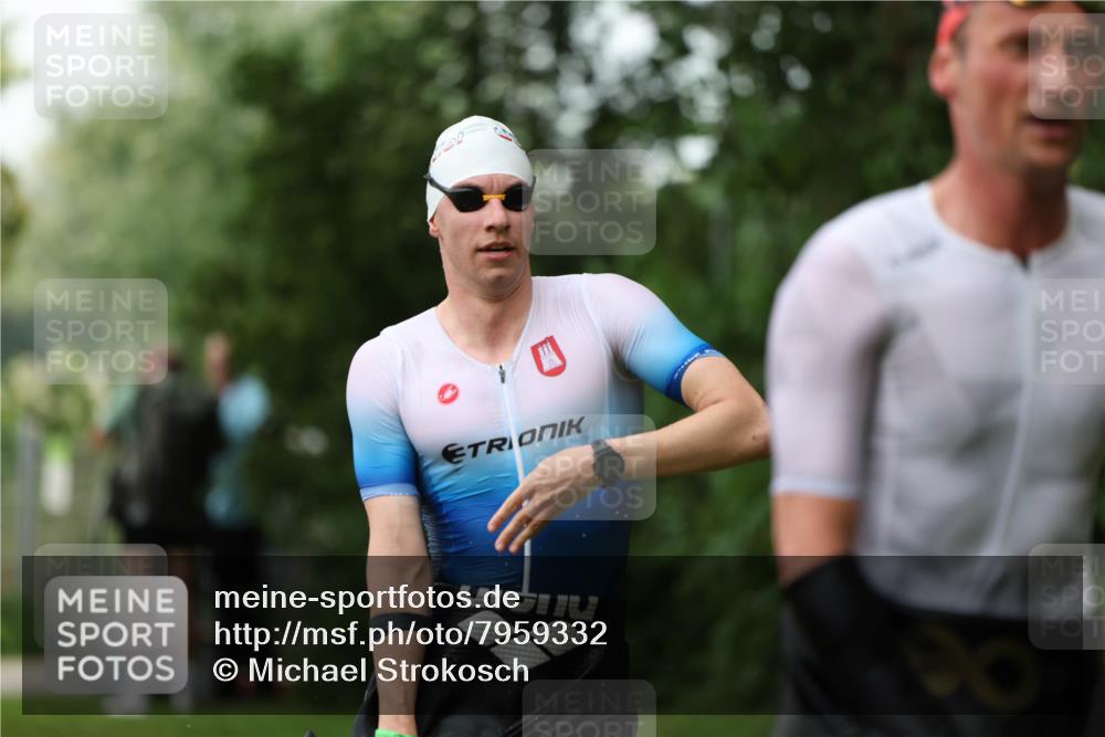 15.06.2025 - 7 Türme Triathlon Michael Strokosch http://msf.ph/oto/7959332 15.06.2025 12:09:03 Schwimmen 465, 505 meine-sportfotos.de