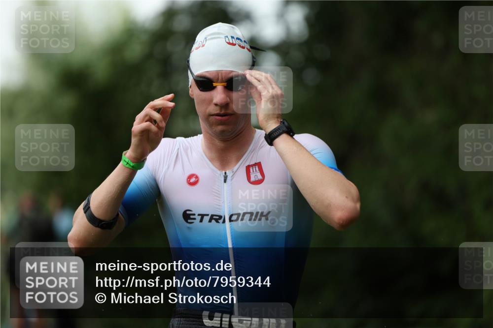 15.06.2025 - 7 Türme Triathlon Michael Strokosch http://msf.ph/oto/7959344 15.06.2025 12:09:04 Schwimmen 465, 505 meine-sportfotos.de