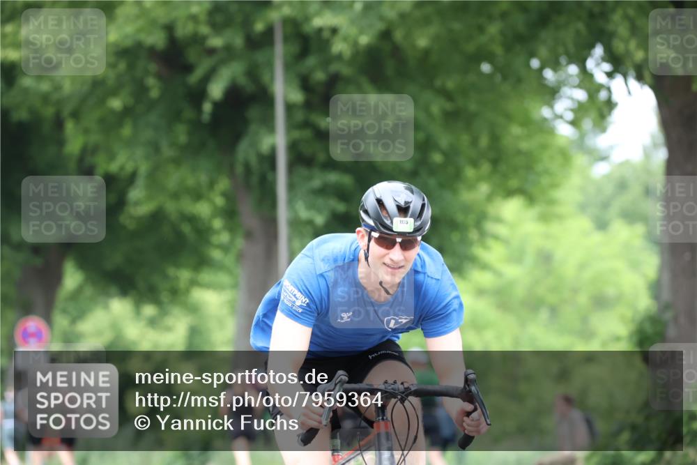 15.06.2025 - 7 Türme Triathlon Yannick Fuchs http://msf.ph/oto/7959364 15.06.2025 13:47:43 Radfahren 925, 1026, 1135 meine-sportfotos.de