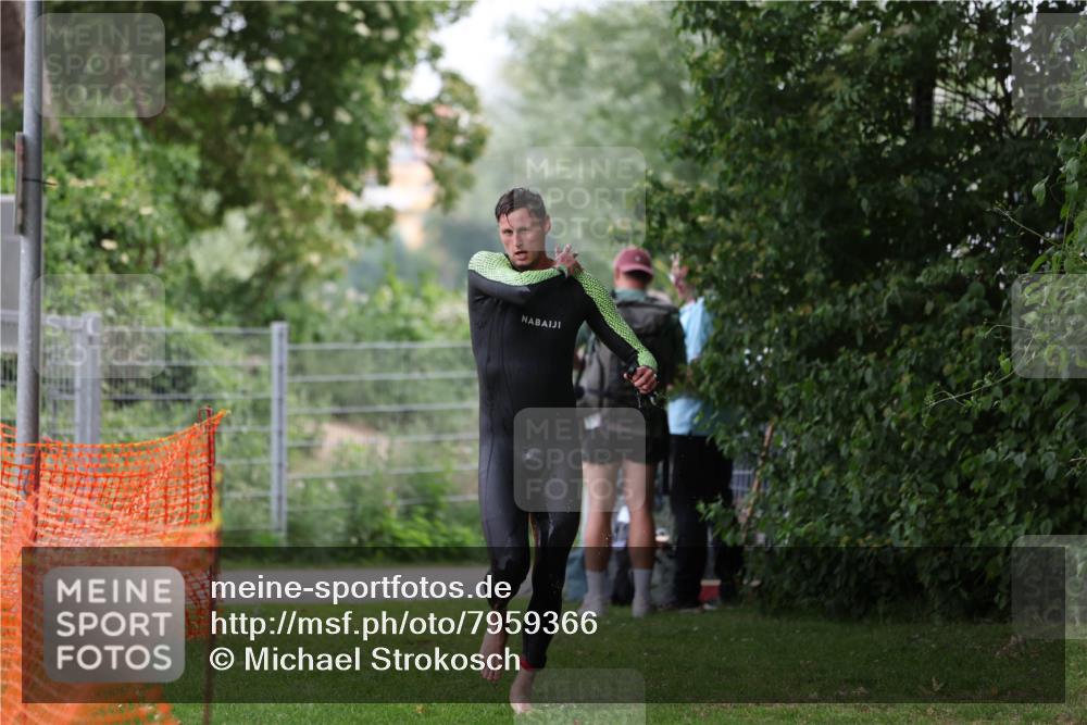 15.06.2025 - 7 Türme Triathlon Michael Strokosch http://msf.ph/oto/7959366 15.06.2025 12:09:37 Schwimmen 437 meine-sportfotos.de