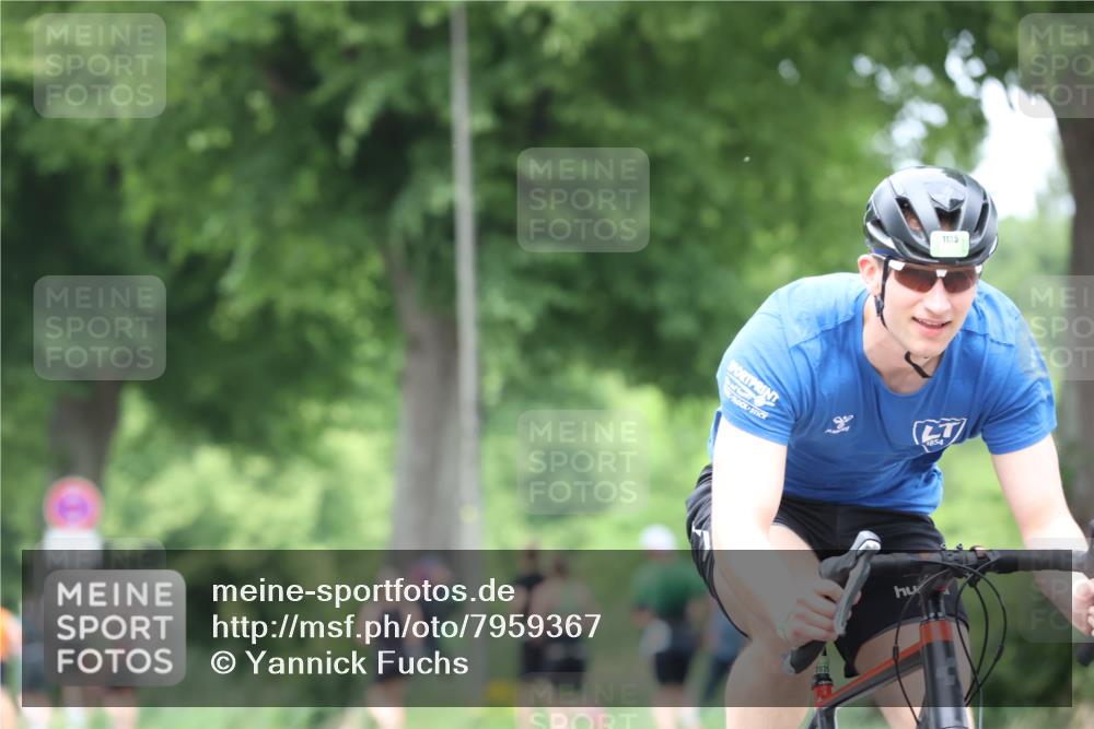 15.06.2025 - 7 Türme Triathlon Yannick Fuchs http://msf.ph/oto/7959367 15.06.2025 13:47:44 Radfahren 925, 1026, 1135 meine-sportfotos.de