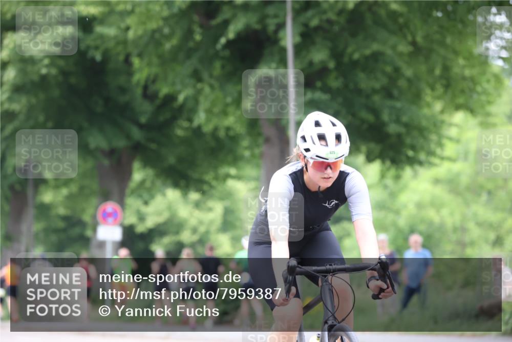 15.06.2025 - 7 Türme Triathlon Yannick Fuchs http://msf.ph/oto/7959387 15.06.2025 13:47:47 Radfahren 897, 925 meine-sportfotos.de