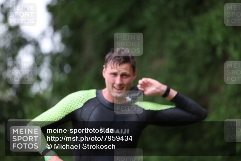 15.06.2025 - 7 Türme Triathlon Michael Strokosch http://msf.ph/oto/7959434 15.06.2025 12:09:41 Schwimmen 437, 602 meine-sportfotos.de