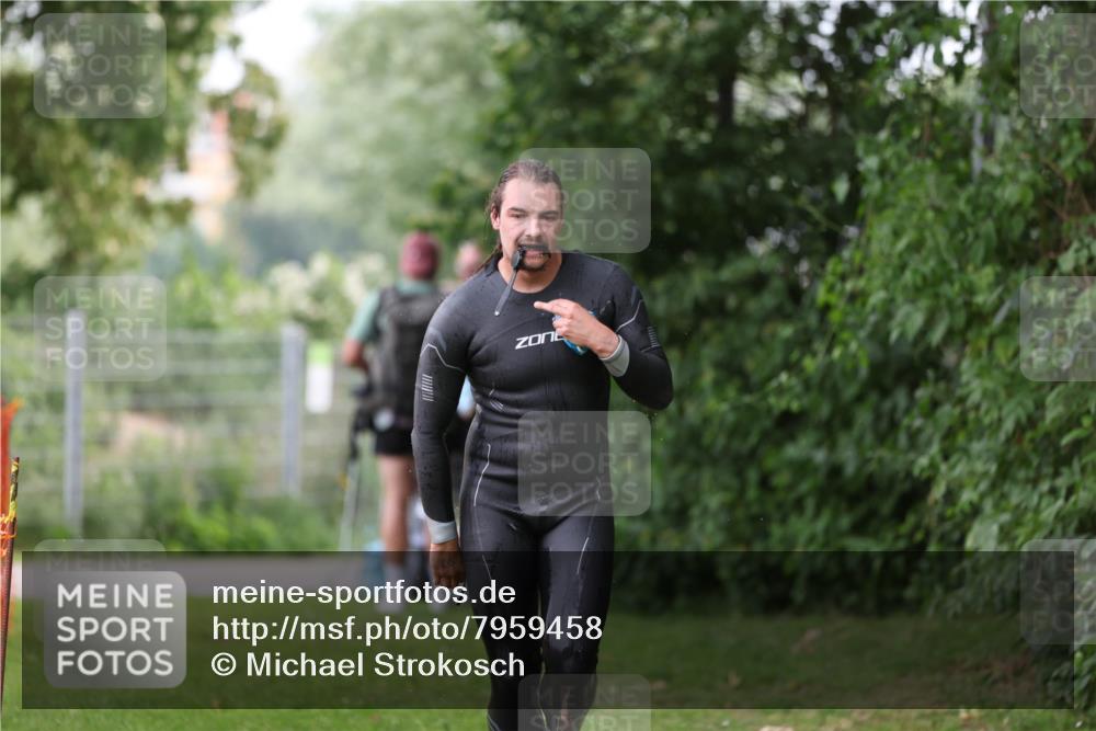 15.06.2025 - 7 Türme Triathlon Michael Strokosch http://msf.ph/oto/7959458 15.06.2025 12:10:00 Schwimmen 374, 410, 571, 602 meine-sportfotos.de