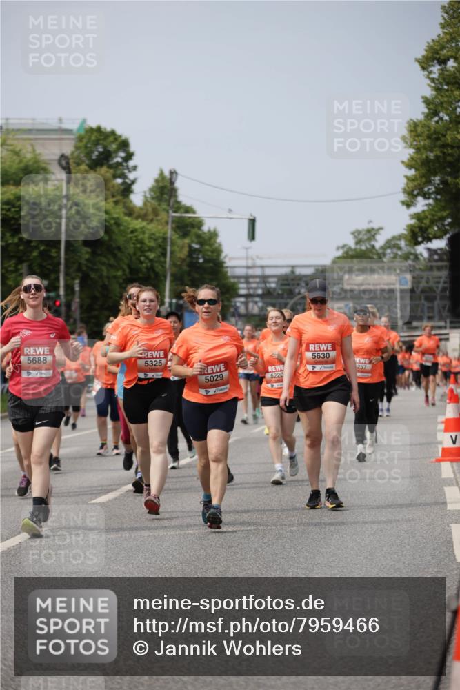 15.06.2025 - REWE Women's Run Jannik Wohlers http://msf.ph/oto/7959466 15.06.2025 09:44:54 Laufen 5688, 5325, 5630, 5029 meine-sportfotos.de
