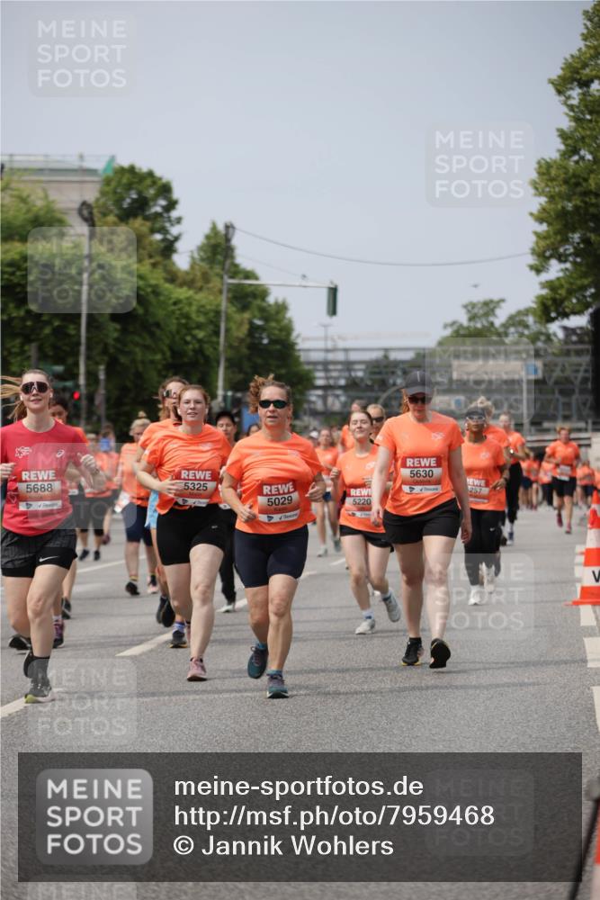 15.06.2025 - REWE Women's Run Jannik Wohlers http://msf.ph/oto/7959468 15.06.2025 09:44:54 Laufen 5630, 5688, 5325, 5029, 5220, 257 meine-sportfotos.de