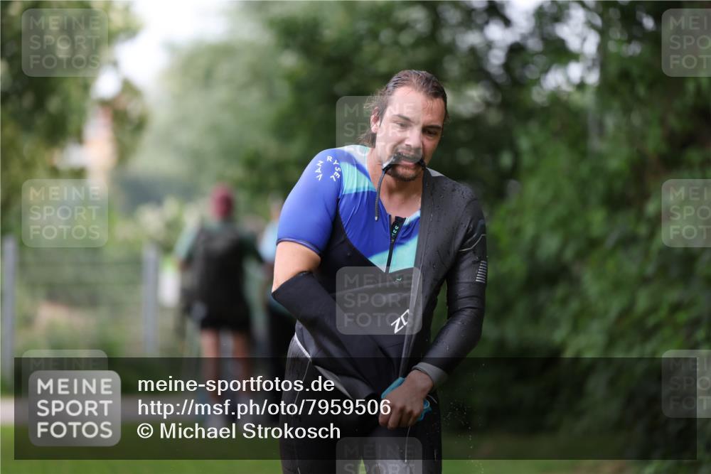 15.06.2025 - 7 Türme Triathlon Michael Strokosch http://msf.ph/oto/7959506 15.06.2025 12:10:01 Schwimmen 374, 410, 571, 602 meine-sportfotos.de