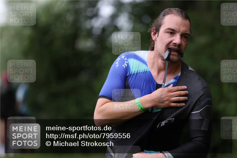 15.06.2025 - 7 Türme Triathlon Michael Strokosch http://msf.ph/oto/7959556 15.06.2025 12:10:02 Schwimmen 374, 410, 571, 602 meine-sportfotos.de