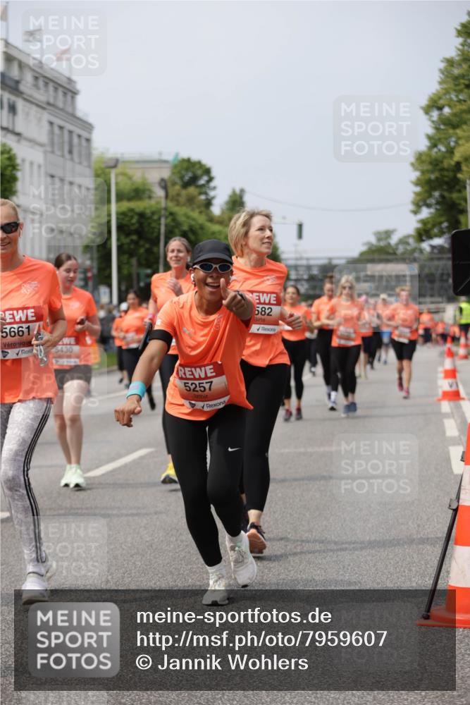 15.06.2025 - REWE Women's Run Jannik Wohlers http://msf.ph/oto/7959607 15.06.2025 09:45:02 Laufen 5661, 5430, 5257, 582 meine-sportfotos.de