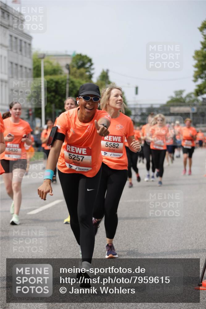 15.06.2025 - REWE Women's Run Jannik Wohlers http://msf.ph/oto/7959615 15.06.2025 09:45:02 Laufen 5430, 5257, 5582 meine-sportfotos.de