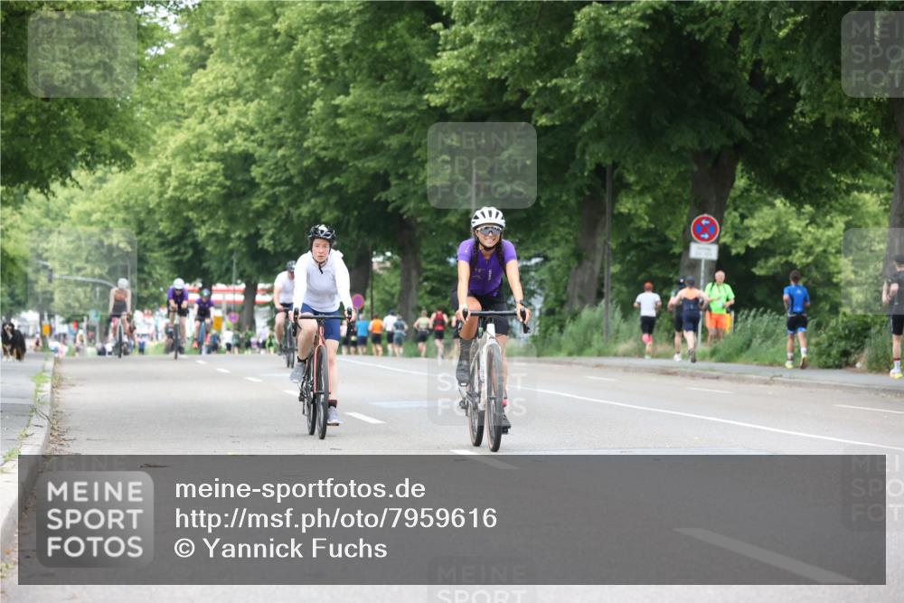 15.06.2025 - 7 Türme Triathlon Yannick Fuchs http://msf.ph/oto/7959616 15.06.2025 13:48:03 Radfahren 482, 737, 876, 1178, 1188 meine-sportfotos.de