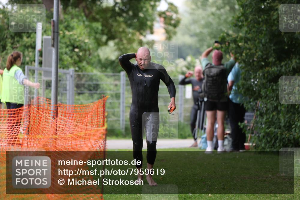 15.06.2025 - 7 Türme Triathlon Michael Strokosch http://msf.ph/oto/7959619 15.06.2025 12:10:09 Schwimmen 374, 410, 571, 602 meine-sportfotos.de