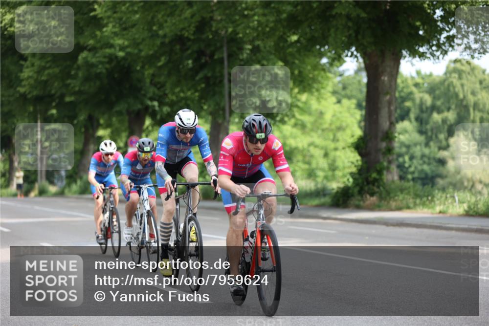 15.06.2025 - 7 Türme Triathlon Yannick Fuchs http://msf.ph/oto/7959624 15.06.2025 09:52:24 Radfahren 39, 40 meine-sportfotos.de