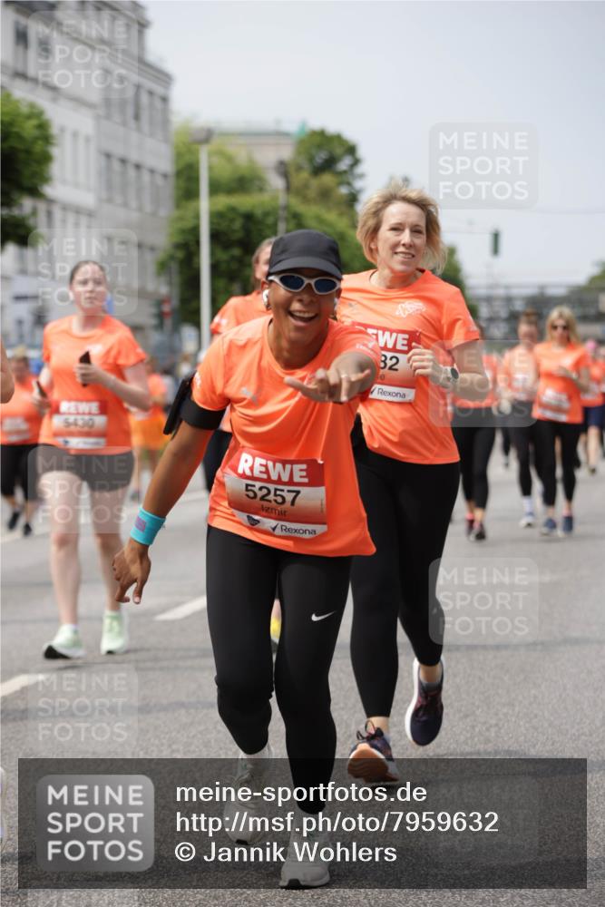 15.06.2025 - REWE Women's Run Jannik Wohlers http://msf.ph/oto/7959632 15.06.2025 09:45:02 Laufen 5430, 5257, 82 meine-sportfotos.de