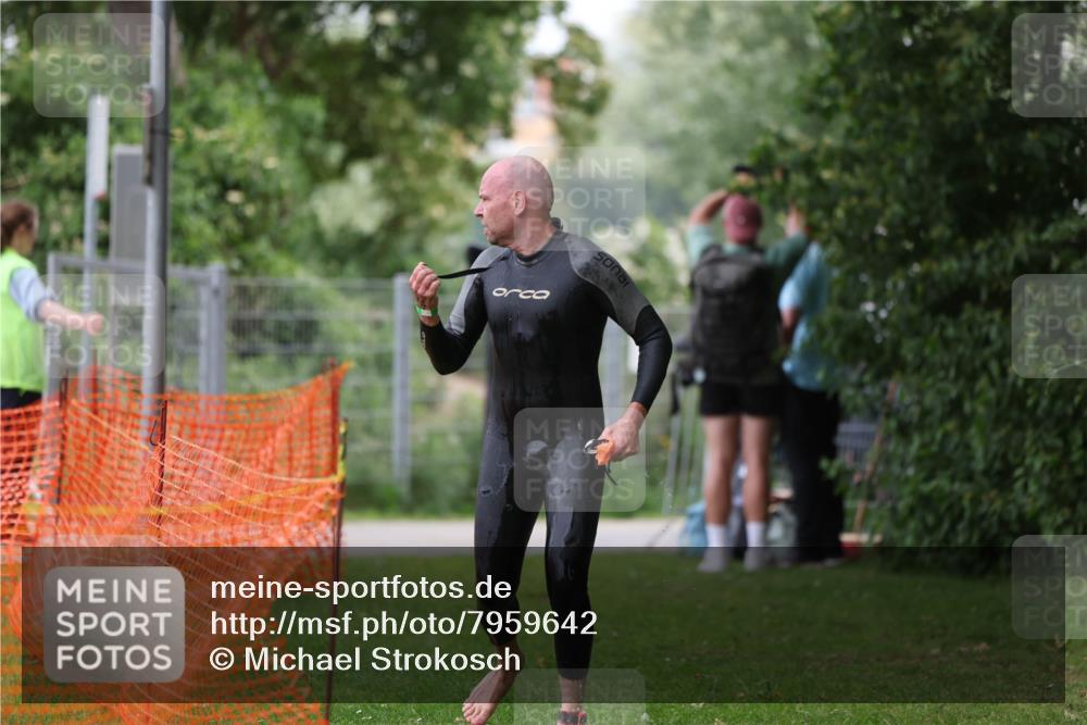15.06.2025 - 7 Türme Triathlon Michael Strokosch http://msf.ph/oto/7959642 15.06.2025 12:10:10 Schwimmen 374, 410, 571, 602 meine-sportfotos.de