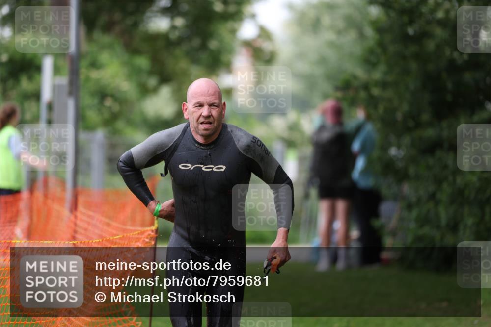15.06.2025 - 7 Türme Triathlon Michael Strokosch http://msf.ph/oto/7959681 15.06.2025 12:10:12 Schwimmen 374, 410, 571 meine-sportfotos.de