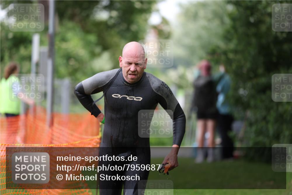 15.06.2025 - 7 Türme Triathlon Michael Strokosch http://msf.ph/oto/7959687 15.06.2025 12:10:12 Schwimmen 374, 410, 571 meine-sportfotos.de