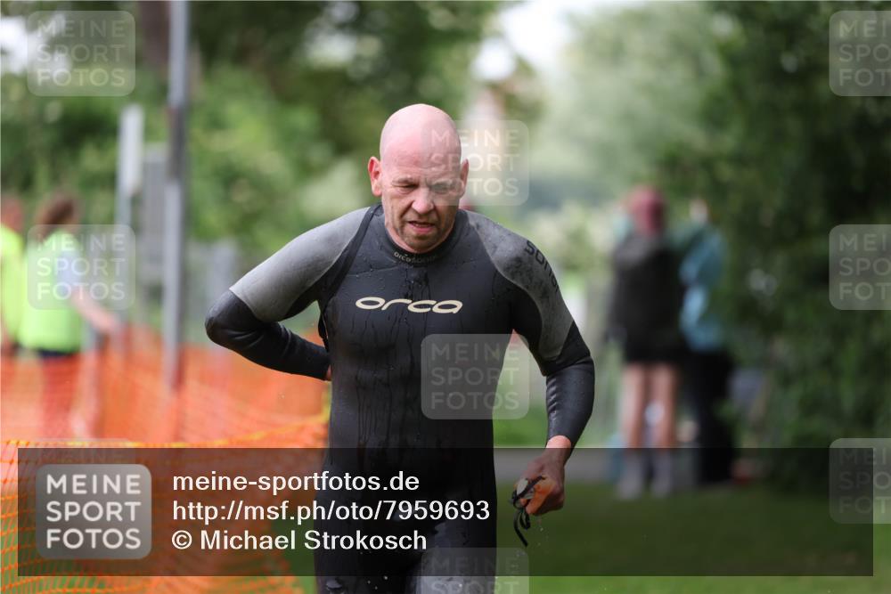 15.06.2025 - 7 Türme Triathlon Michael Strokosch http://msf.ph/oto/7959693 15.06.2025 12:10:12 Schwimmen 374, 410, 571 meine-sportfotos.de