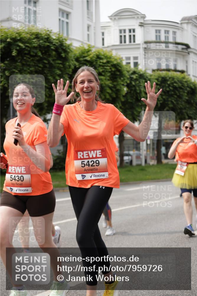 15.06.2025 - REWE Women's Run Jannik Wohlers http://msf.ph/oto/7959726 15.06.2025 09:45:05 Laufen 5430, 5429 meine-sportfotos.de