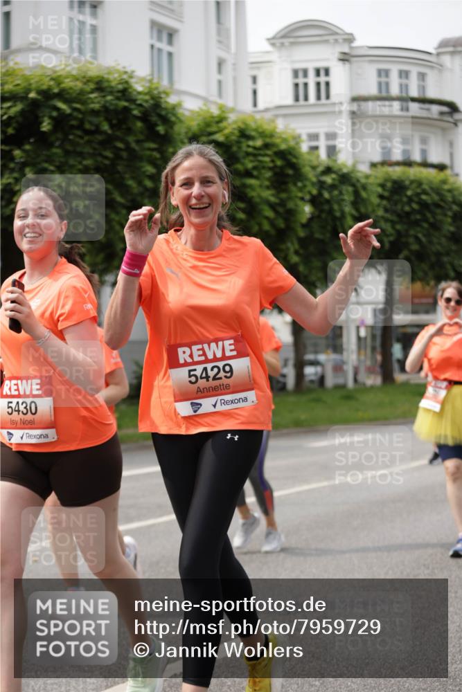 15.06.2025 - REWE Women's Run Jannik Wohlers http://msf.ph/oto/7959729 15.06.2025 09:45:05 Laufen 5430, 5429 meine-sportfotos.de