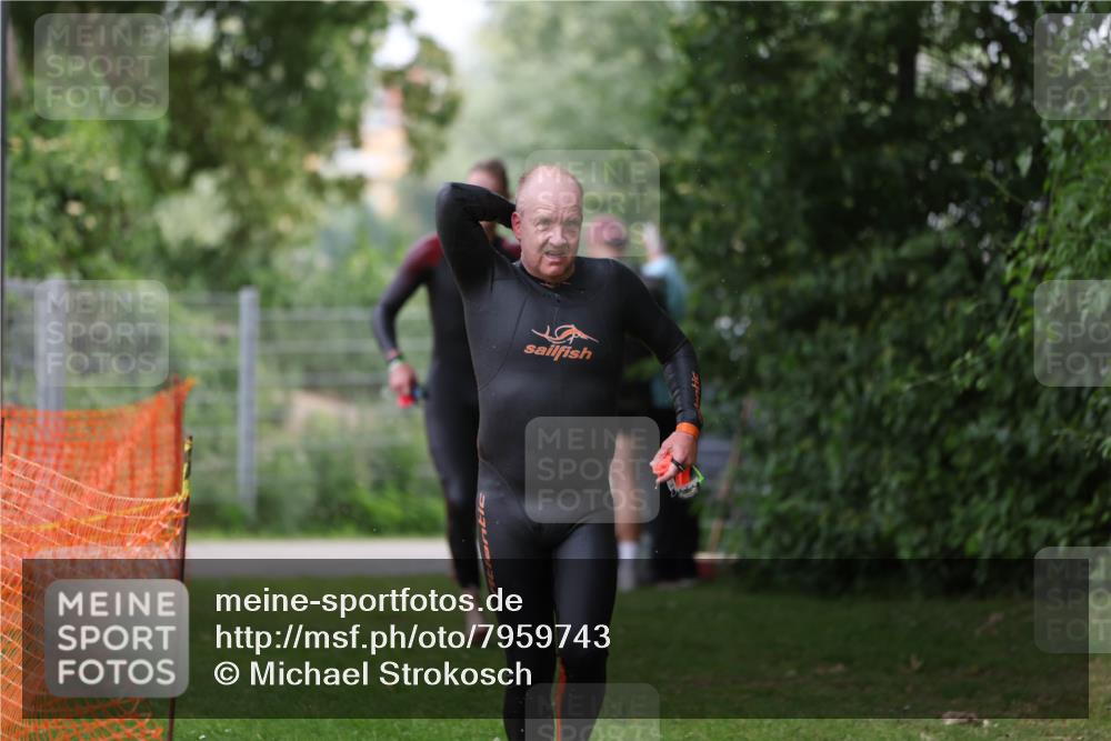 15.06.2025 - 7 Türme Triathlon Michael Strokosch http://msf.ph/oto/7959743 15.06.2025 12:10:16 Schwimmen 374, 410, 571 meine-sportfotos.de