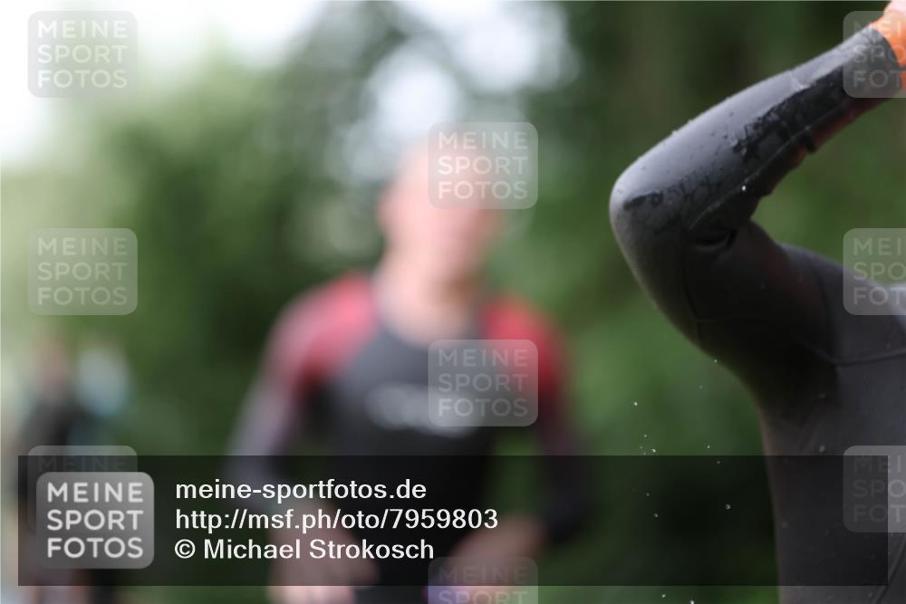 15.06.2025 - 7 Türme Triathlon Michael Strokosch http://msf.ph/oto/7959803 15.06.2025 12:10:20 Schwimmen 374, 410, 571 meine-sportfotos.de