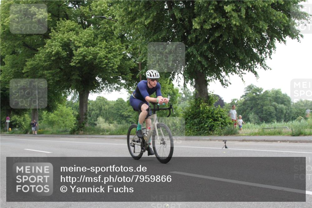 15.06.2025 - 7 Türme Triathlon Yannick Fuchs http://msf.ph/oto/7959866 15.06.2025 11:42:57 Radfahren  meine-sportfotos.de