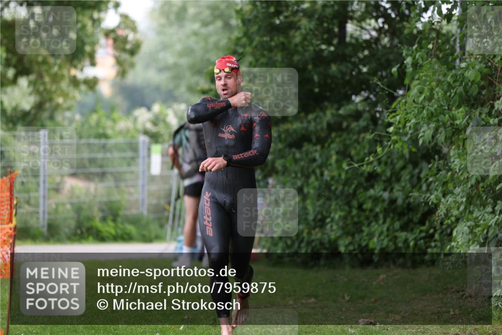 15.06.2025 - 7 Türme Triathlon Michael Strokosch http://msf.ph/oto/7959875 15.06.2025 12:10:46 Schwimmen 392, 399 meine-sportfotos.de