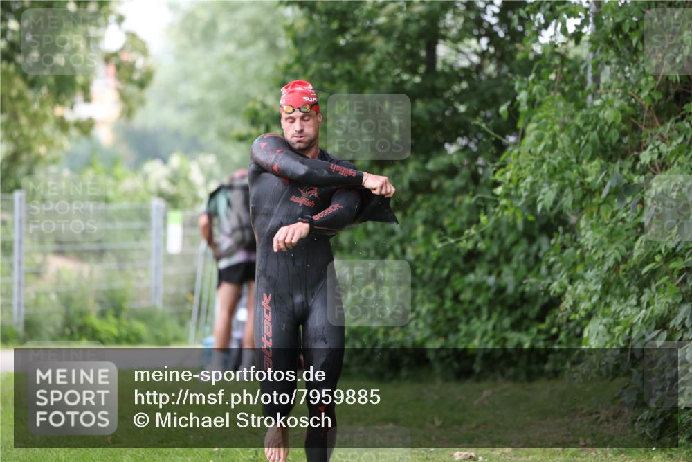 15.06.2025 - 7 Türme Triathlon Michael Strokosch http://msf.ph/oto/7959885 15.06.2025 12:10:46 Schwimmen 392, 399 meine-sportfotos.de
