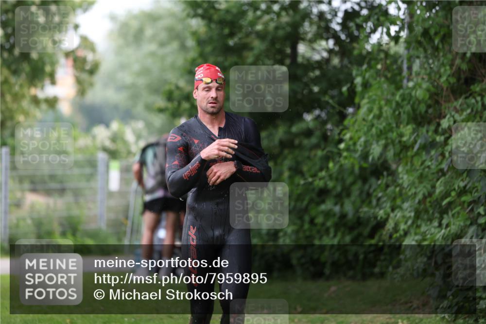 15.06.2025 - 7 Türme Triathlon Michael Strokosch http://msf.ph/oto/7959895 15.06.2025 12:10:47 Schwimmen 392, 399, 611 meine-sportfotos.de
