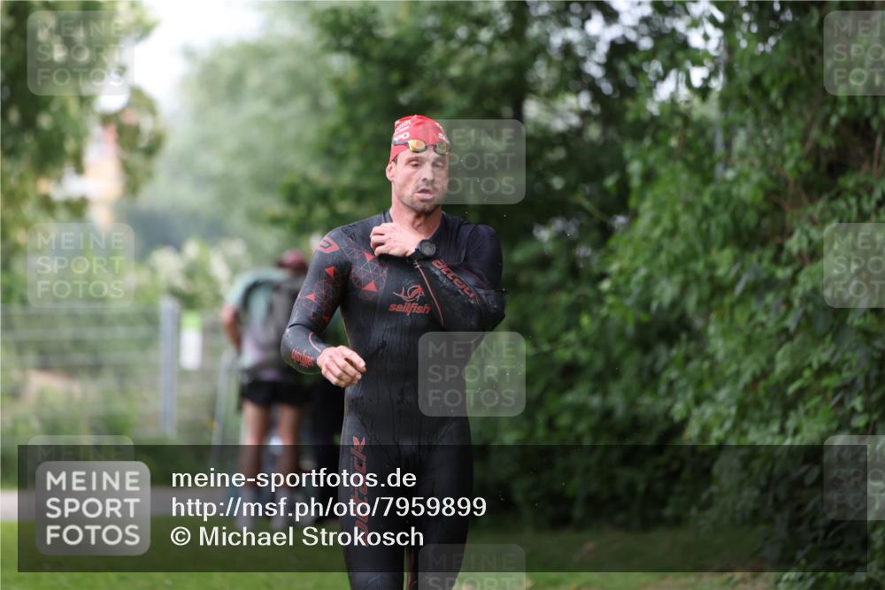 15.06.2025 - 7 Türme Triathlon Michael Strokosch http://msf.ph/oto/7959899 15.06.2025 12:10:47 Schwimmen 392, 399, 611 meine-sportfotos.de