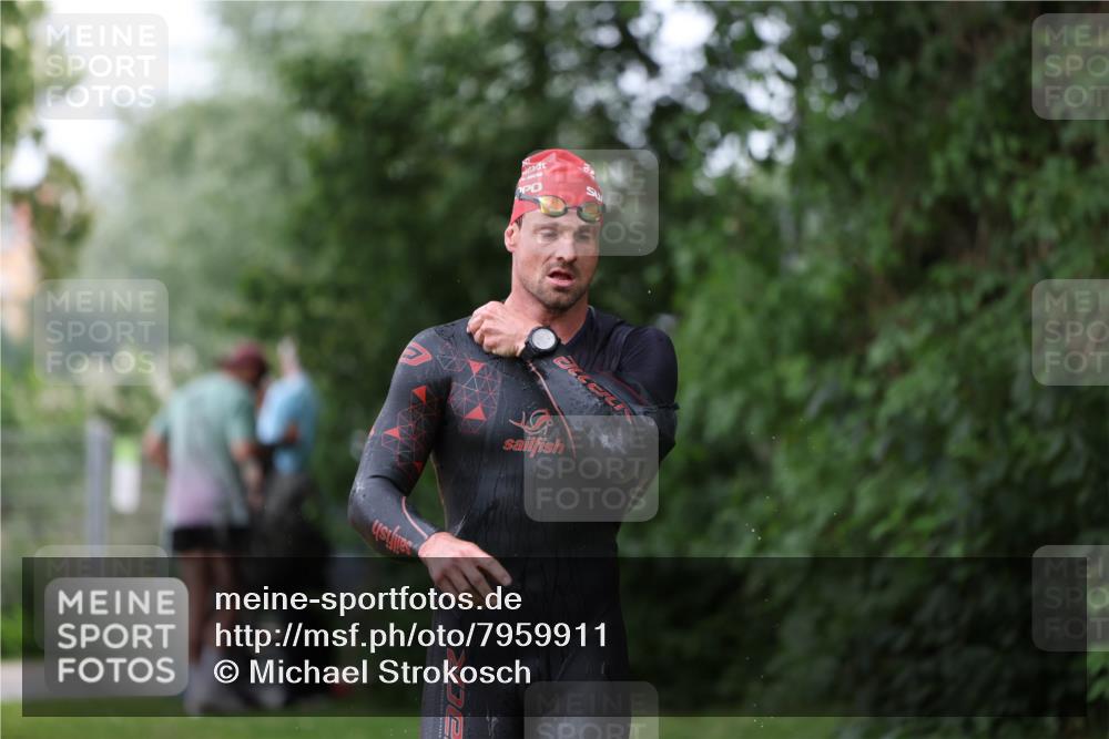 15.06.2025 - 7 Türme Triathlon Michael Strokosch http://msf.ph/oto/7959911 15.06.2025 12:10:48 Schwimmen 392, 399, 611 meine-sportfotos.de