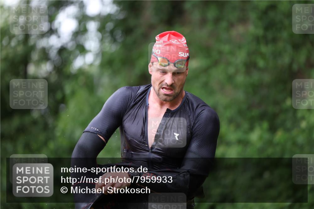 15.06.2025 - 7 Türme Triathlon Michael Strokosch http://msf.ph/oto/7959933 15.06.2025 12:10:49 Schwimmen 392, 399, 611 meine-sportfotos.de