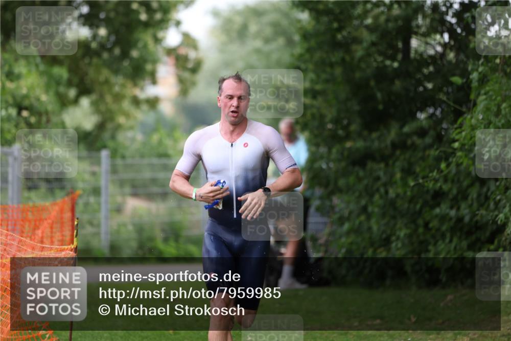 15.06.2025 - 7 Türme Triathlon Michael Strokosch http://msf.ph/oto/7959985 15.06.2025 12:10:58 Schwimmen 392, 455, 611 meine-sportfotos.de