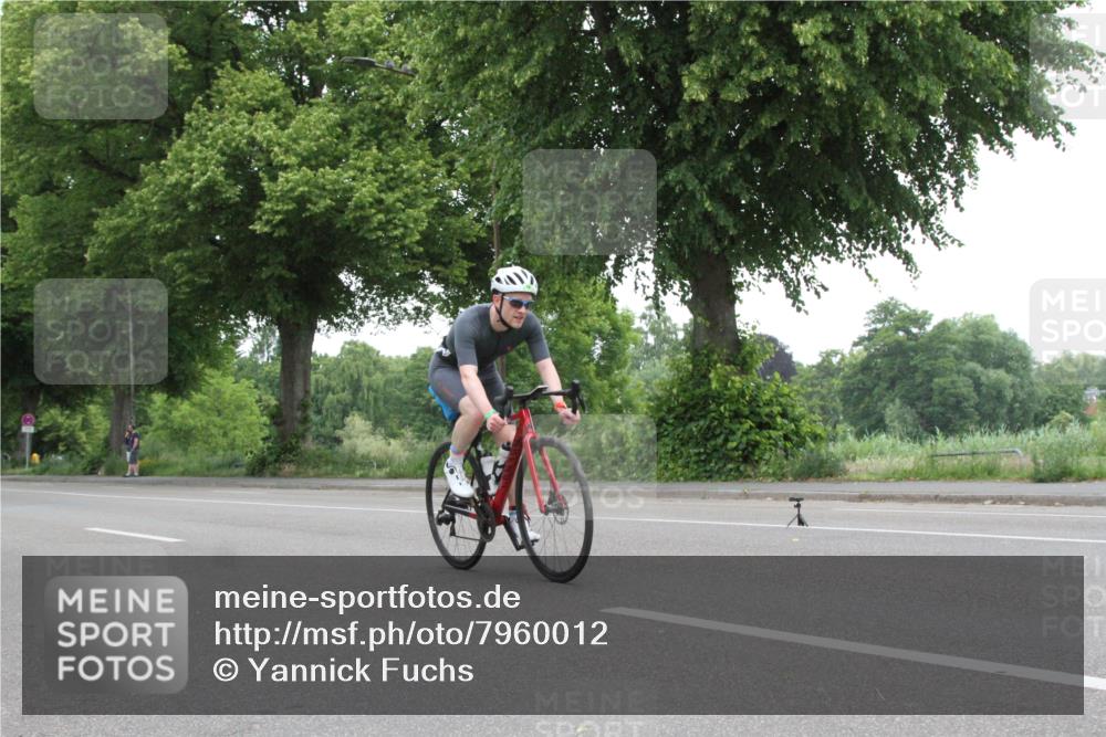 15.06.2025 - 7 Türme Triathlon Yannick Fuchs http://msf.ph/oto/7960012 15.06.2025 11:46:19 Radfahren  meine-sportfotos.de