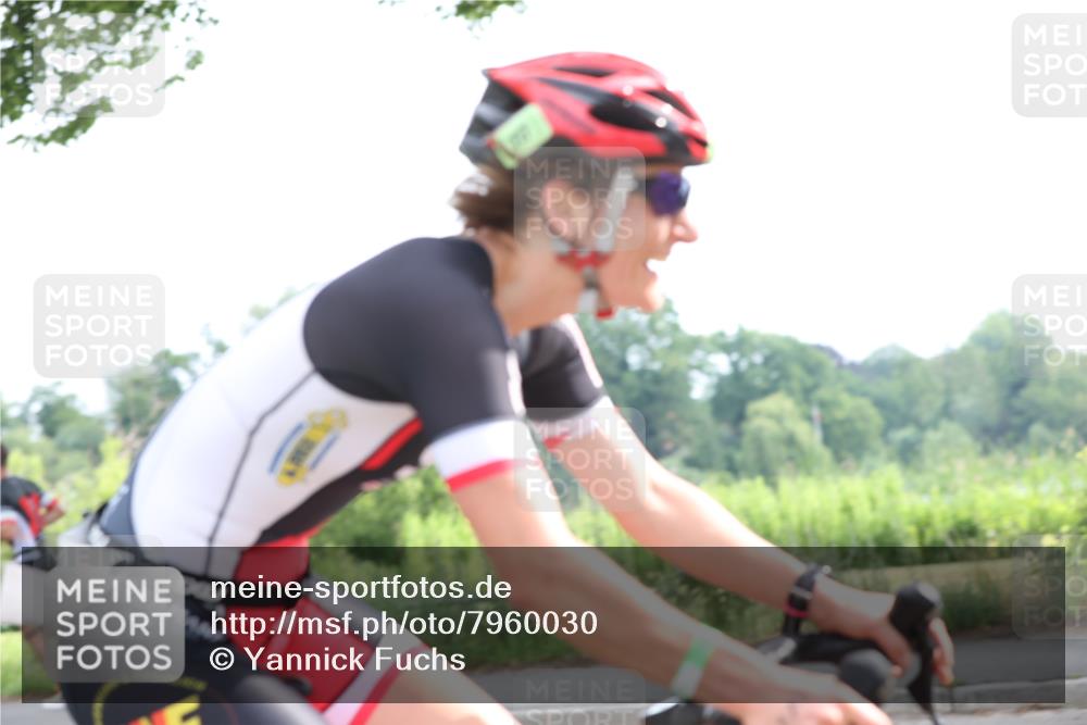 15.06.2025 - 7 Türme Triathlon Yannick Fuchs http://msf.ph/oto/7960030 15.06.2025 09:54:51 Radfahren 117, 118, 119 meine-sportfotos.de