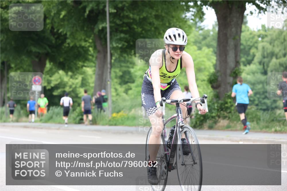 15.06.2025 - 7 Türme Triathlon Yannick Fuchs http://msf.ph/oto/7960032 15.06.2025 13:48:20 Radfahren 403, 934, 958, 1195 meine-sportfotos.de