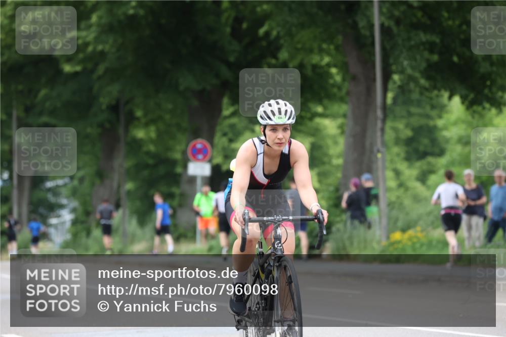 15.06.2025 - 7 Türme Triathlon Yannick Fuchs http://msf.ph/oto/7960098 15.06.2025 13:48:22 Radfahren 403, 934, 1195 meine-sportfotos.de