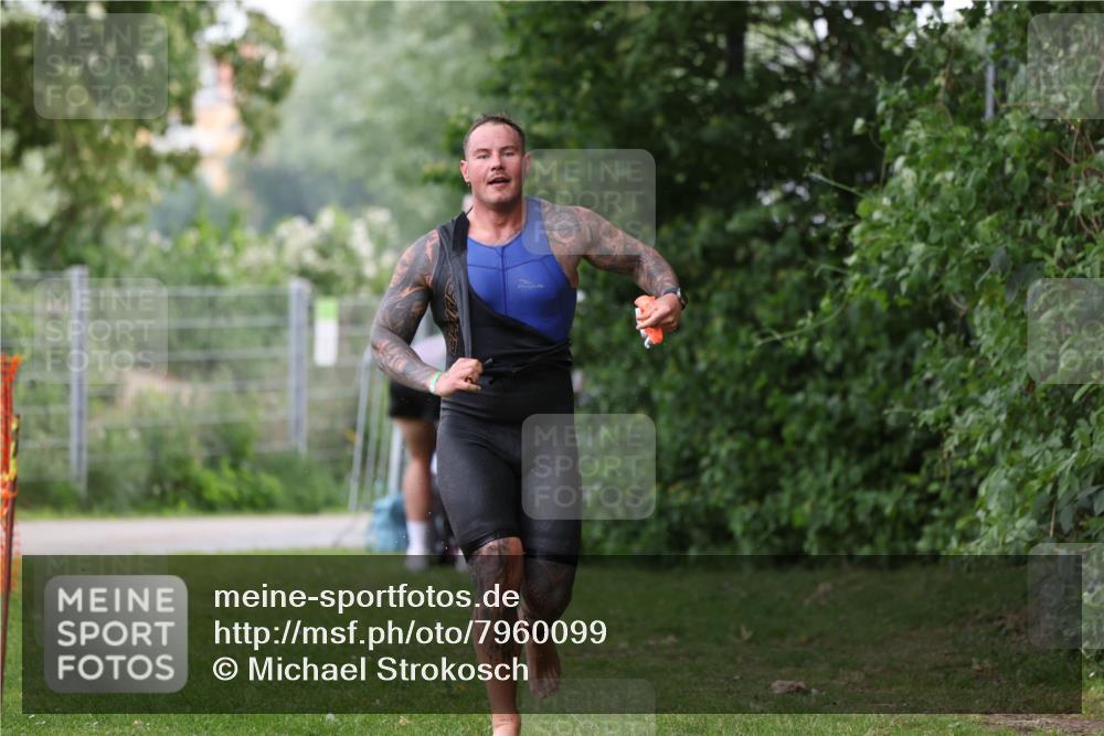 15.06.2025 - 7 Türme Triathlon Michael Strokosch http://msf.ph/oto/7960099 15.06.2025 12:11:09 Schwimmen 455, 611 meine-sportfotos.de