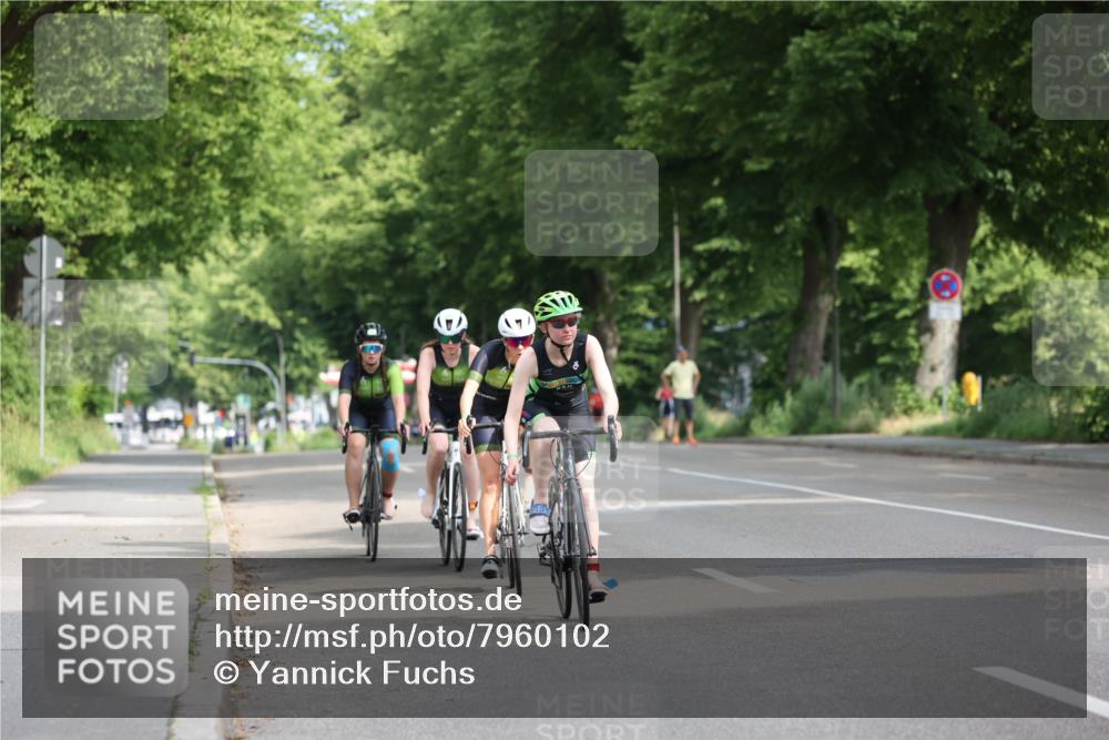 15.06.2025 - 7 Türme Triathlon Yannick Fuchs http://msf.ph/oto/7960102 15.06.2025 09:55:32 Radfahren 122, 123, 124 meine-sportfotos.de