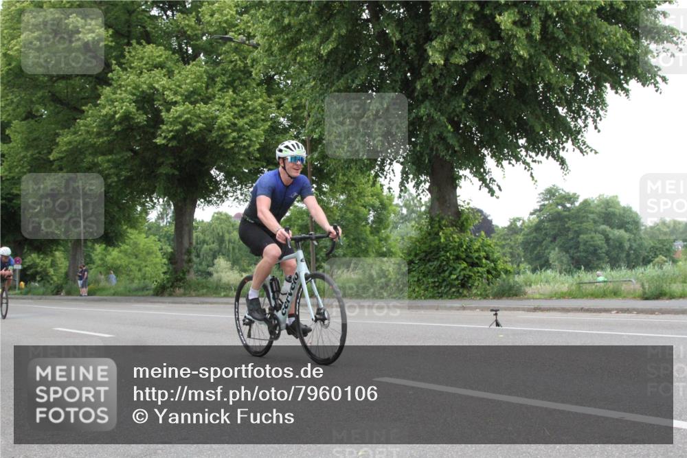 15.06.2025 - 7 Türme Triathlon Yannick Fuchs http://msf.ph/oto/7960106 15.06.2025 11:46:35 Radfahren  meine-sportfotos.de